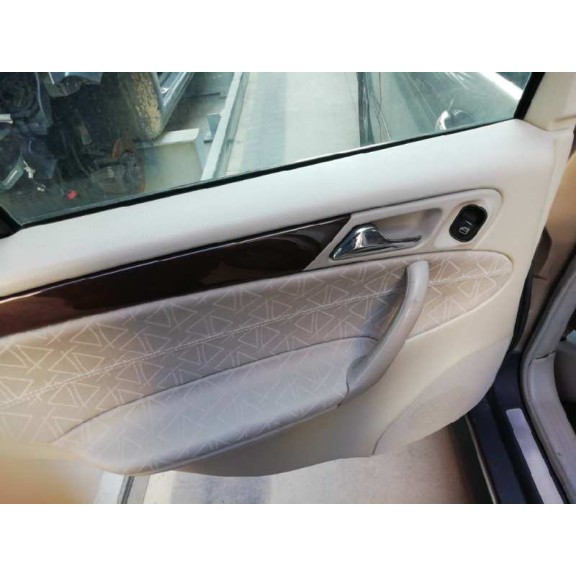 mercedes-benz clase c (w203) berlina del año 2001