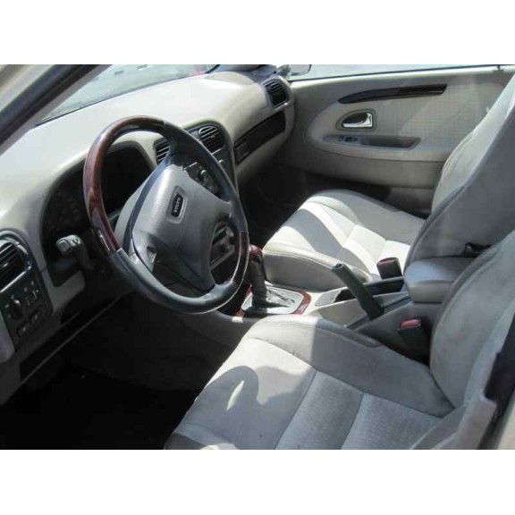 volvo v40 familiar del año 2001