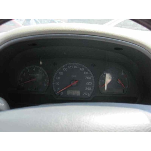 volvo v40 familiar del año 2001