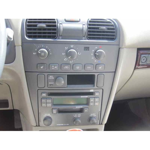 volvo v40 familiar del año 2001