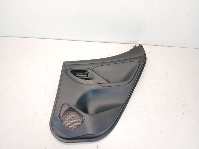 Recambio de guarnecido puerta trasera derecha para toyota yaris (_p21_, _pa1_, _ph1_) 1.5 hybrid (mxph11) referencia OEM IAM 676
