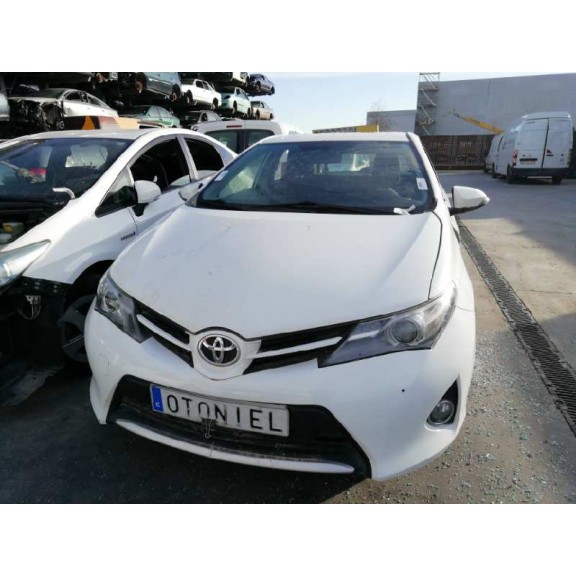 toyota auris del año 2013