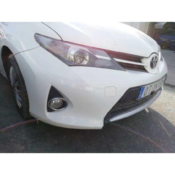 toyota auris del año 2013