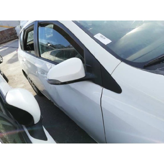 toyota auris del año 2013