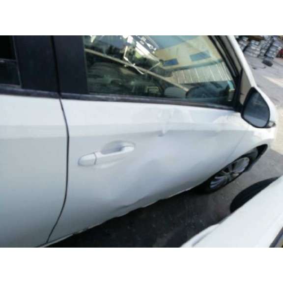 toyota auris del año 2013