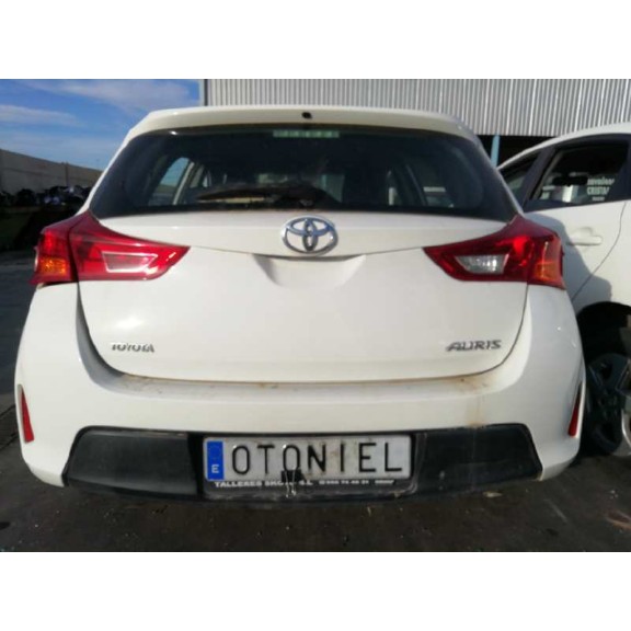 toyota auris del año 2013