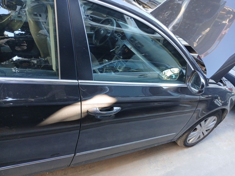 Recambio de puerta delantera derecha para volkswagen passat b6 (3c2) 2.0 tdi 16v referencia OEM IAM 3C4831056J  