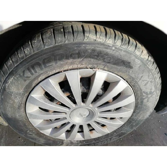 toyota auris del año 2013