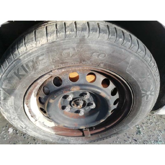 toyota auris del año 2013