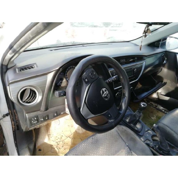 toyota auris del año 2013