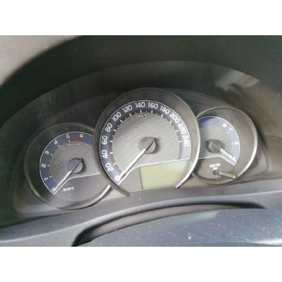 toyota auris del año 2013