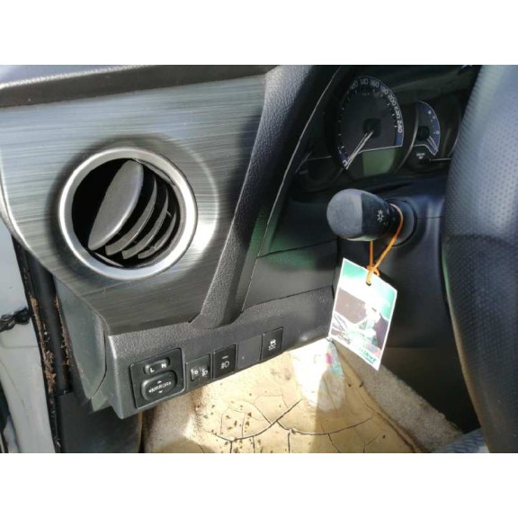 toyota auris del año 2013