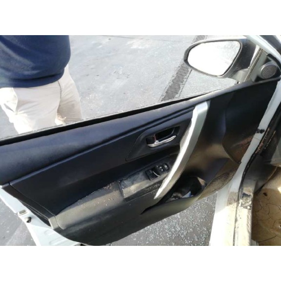 toyota auris del año 2013