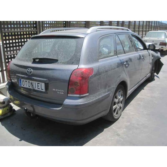 toyota avensis berlina (t25) del año 2005
