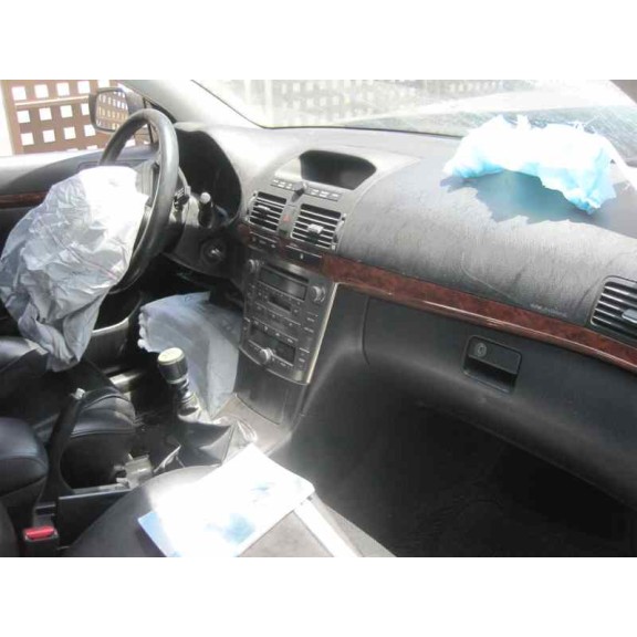 toyota avensis berlina (t25) del año 2005