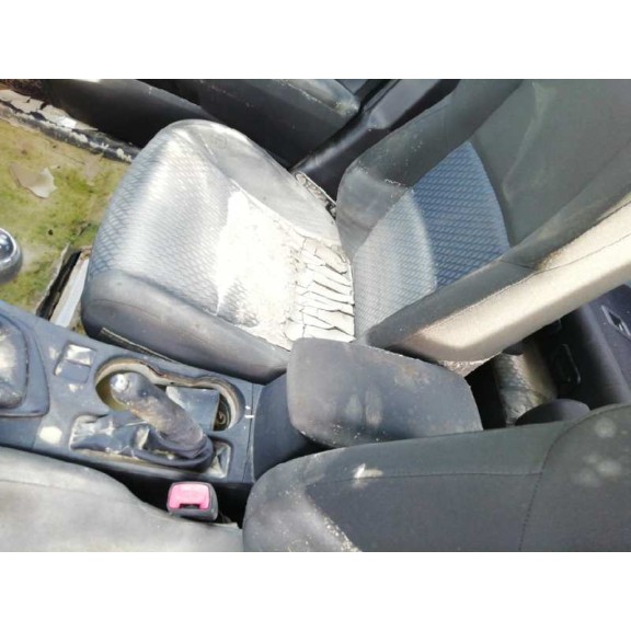 toyota auris del año 2013