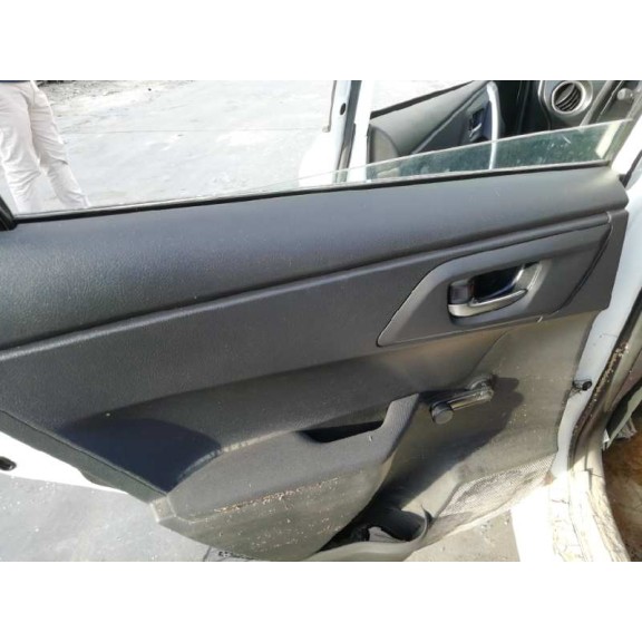 toyota auris del año 2013