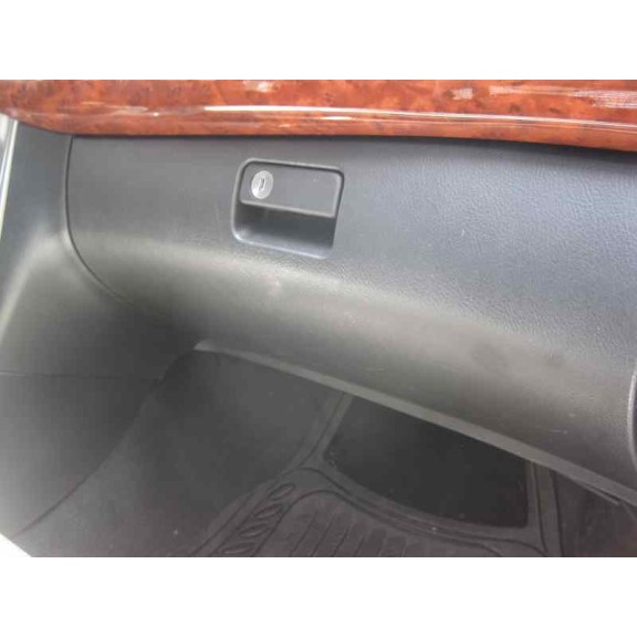 toyota avensis berlina (t25) del año 2005