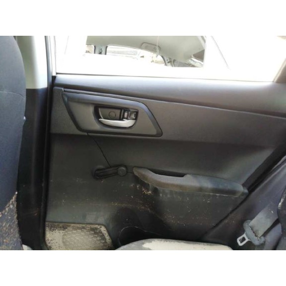 toyota auris del año 2013