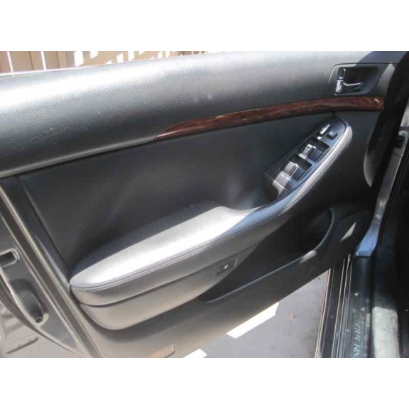 toyota avensis berlina (t25) del año 2005