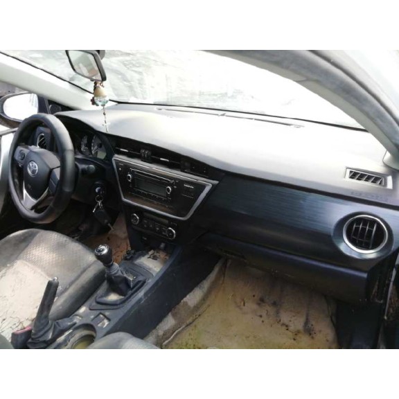 toyota auris del año 2013