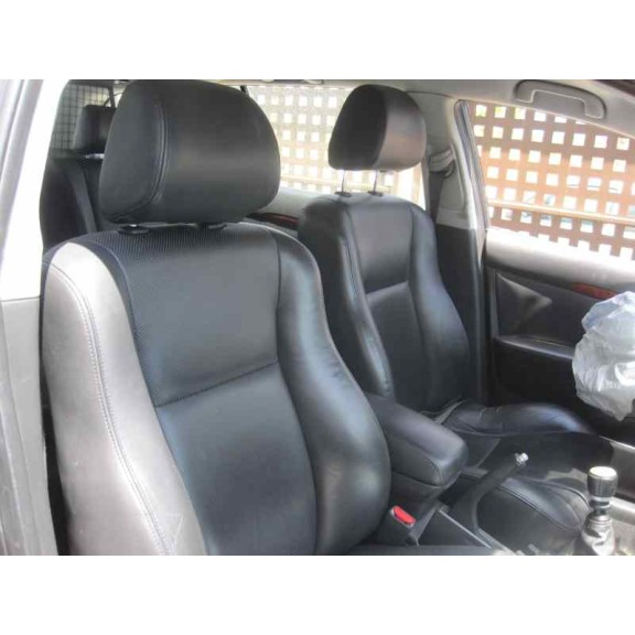 toyota avensis berlina (t25) del año 2005