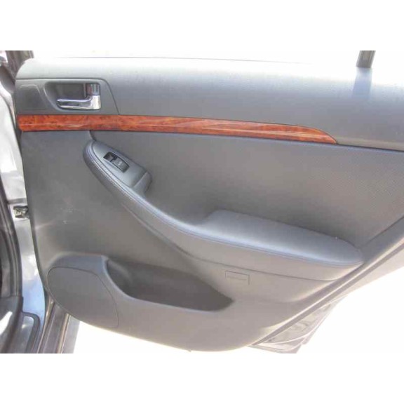 toyota avensis berlina (t25) del año 2005