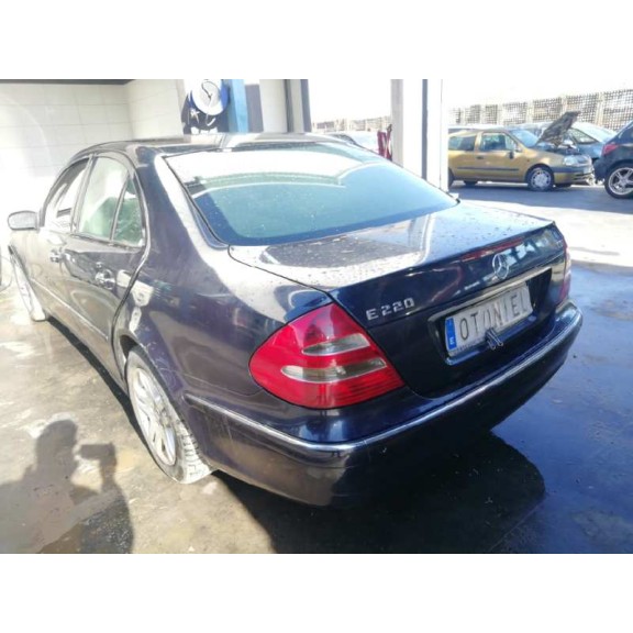 mercedes-benz clase e (w211) berlina del año 2004