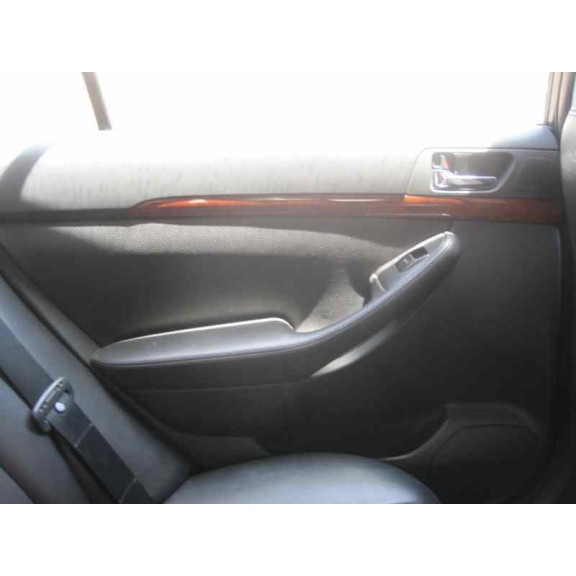 toyota avensis berlina (t25) del año 2005