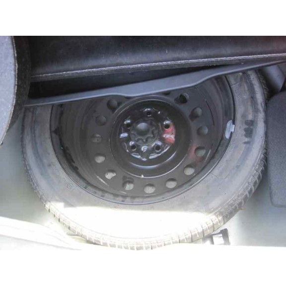 toyota avensis berlina (t25) del año 2005