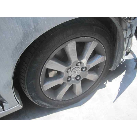 toyota avensis berlina (t25) del año 2005