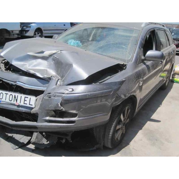 toyota avensis berlina (t25) del año 2005