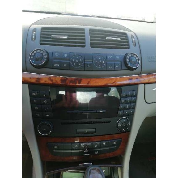 mercedes-benz clase e (w211) berlina del año 2004