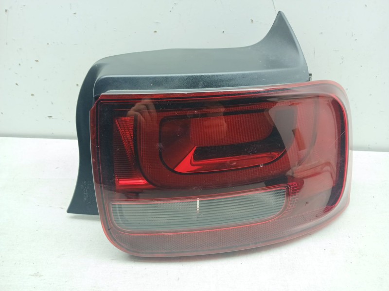 Recambio de piloto trasero derecho para citroën c4 cactus 1.2 vti 82 referencia OEM IAM 9800916080  