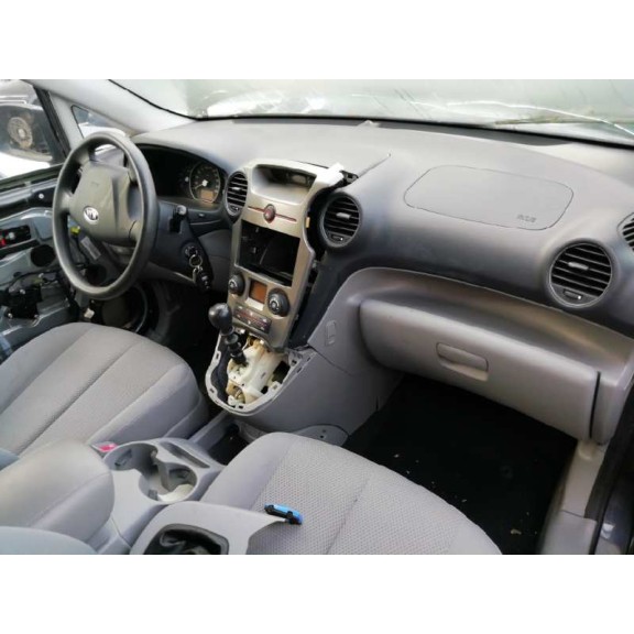 kia carens (un) del año 2010