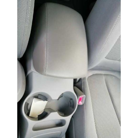 kia carens (un) del año 2010