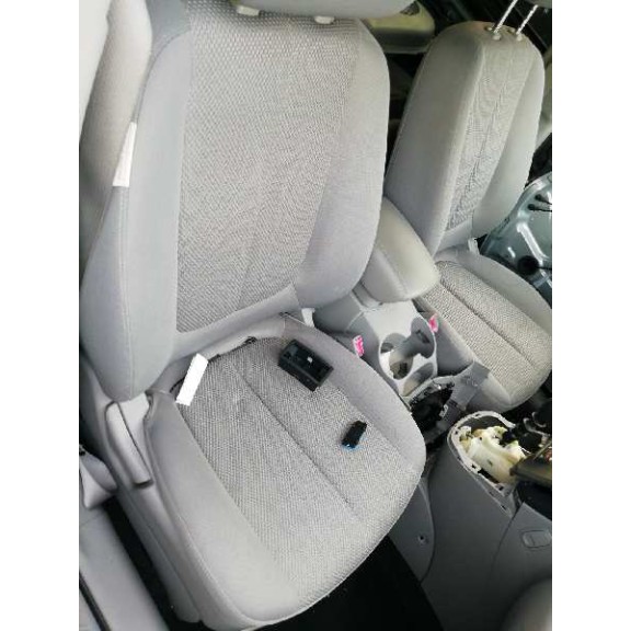 kia carens (un) del año 2010