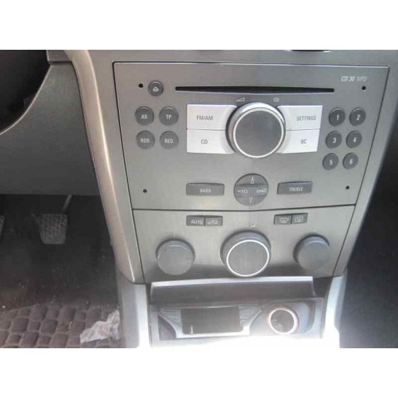 opel astra h berlina del año 2004