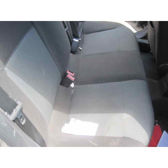 opel astra h berlina del año 2004