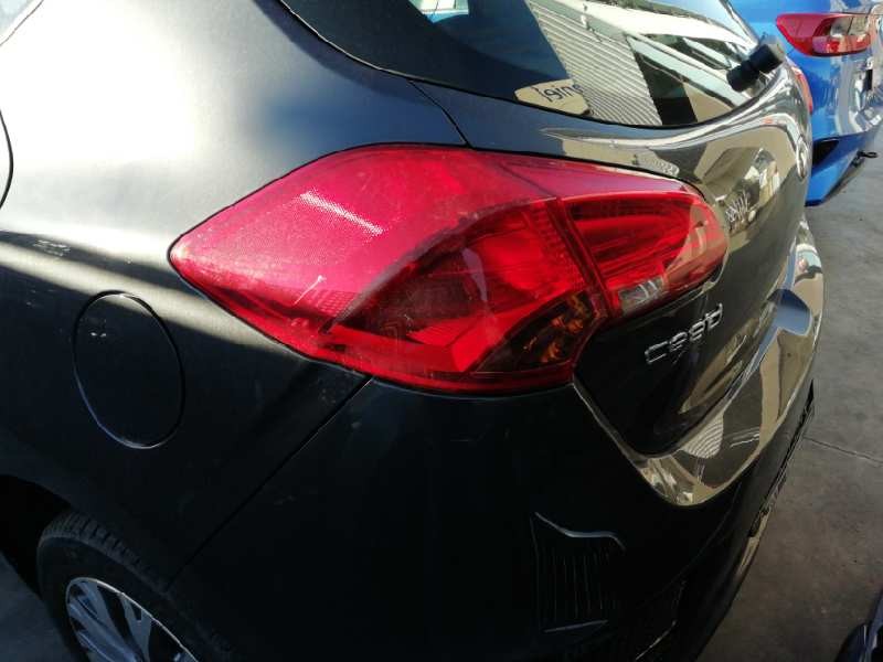 Recambio de piloto trasero izquierdo para kia cee´d concept referencia OEM IAM 92401A20  