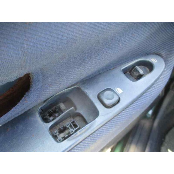 mitsubishi carisma berlina 5 (da0) del año 2000