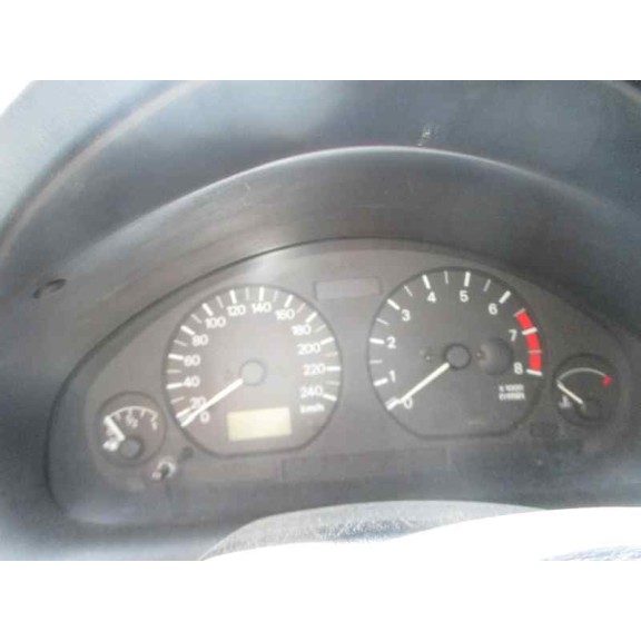 mitsubishi carisma berlina 5 (da0) del año 2000