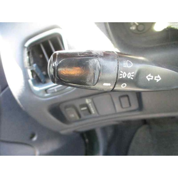 mitsubishi carisma berlina 5 (da0) del año 2000