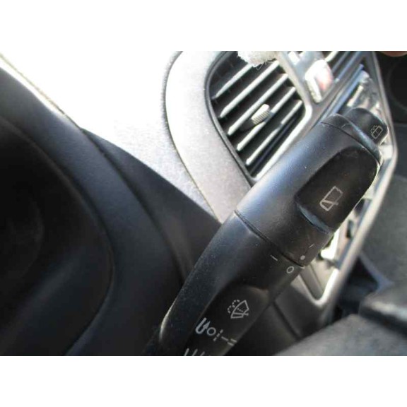 mitsubishi carisma berlina 5 (da0) del año 2000