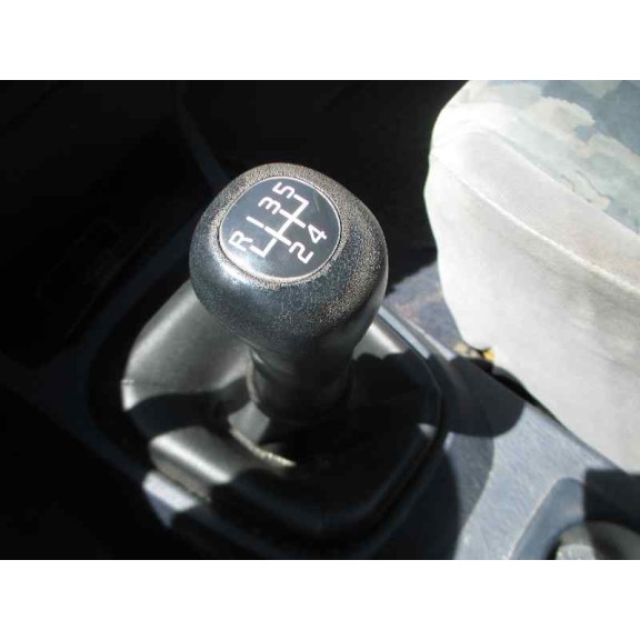 mitsubishi carisma berlina 5 (da0) del año 2000