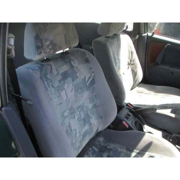 mitsubishi carisma berlina 5 (da0) del año 2000