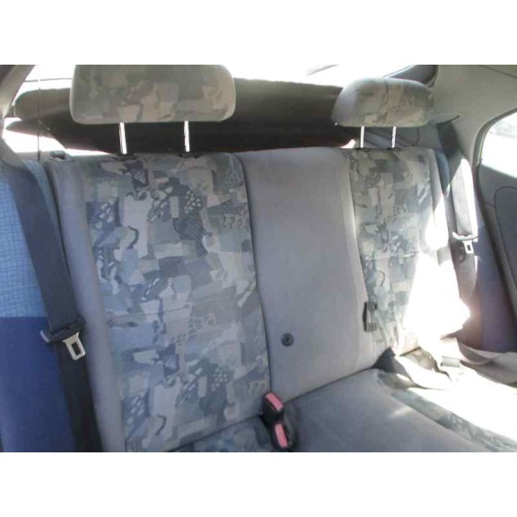 mitsubishi carisma berlina 5 (da0) del año 2000