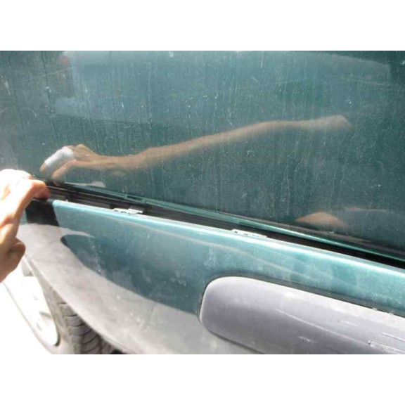 mitsubishi carisma berlina 5 (da0) del año 2000