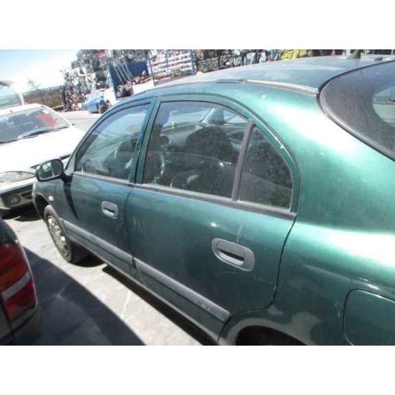 mitsubishi carisma berlina 5 (da0) del año 2000