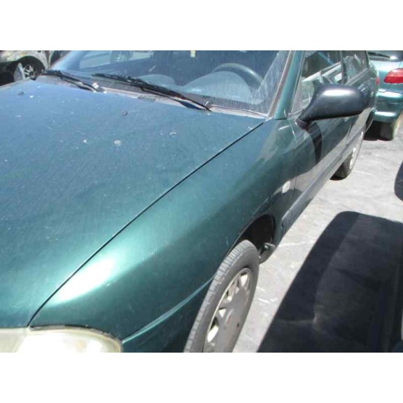 mitsubishi carisma berlina 5 (da0) del año 2000